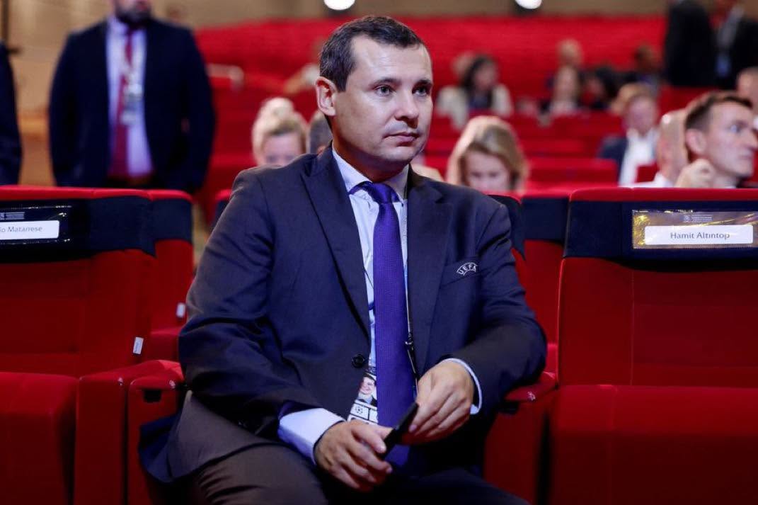 El director de operaciones de la FIFA, Kevin Lamour, fue despedido por criticar a Gianni Infantino
