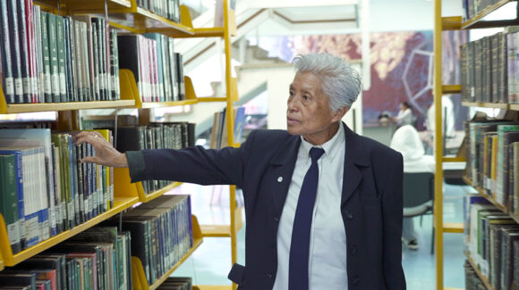 ¡Gran ejemplo! Elvia Martínez se gradúa de Psicología en la UNAM a los 71 años