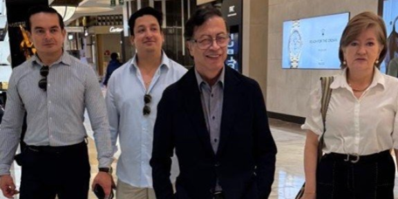 Gustavo Petro llega a México para hablar sobre economía política y crisis climática en la UNAM