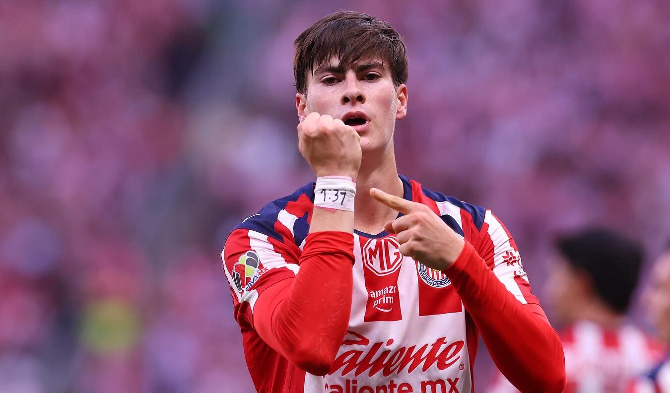 ‘Hormiga’ González viaja a Grecia para concretar su fichaje con el Olympiacos, y asegura que volverá a Chivas