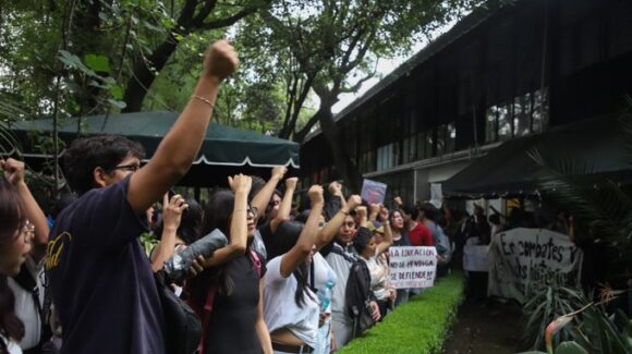 Estudiantes del IPN rechazan daños a Canal Once y exigen peritaje independiente