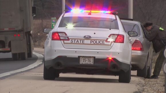Un adolescente disfrazado de payaso asesina a un hombre en una parada de autobús en Illinois
