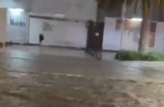 Lluvia convierte Paseo de la Reforma en una laguna y provoca afectaciones en CDMX