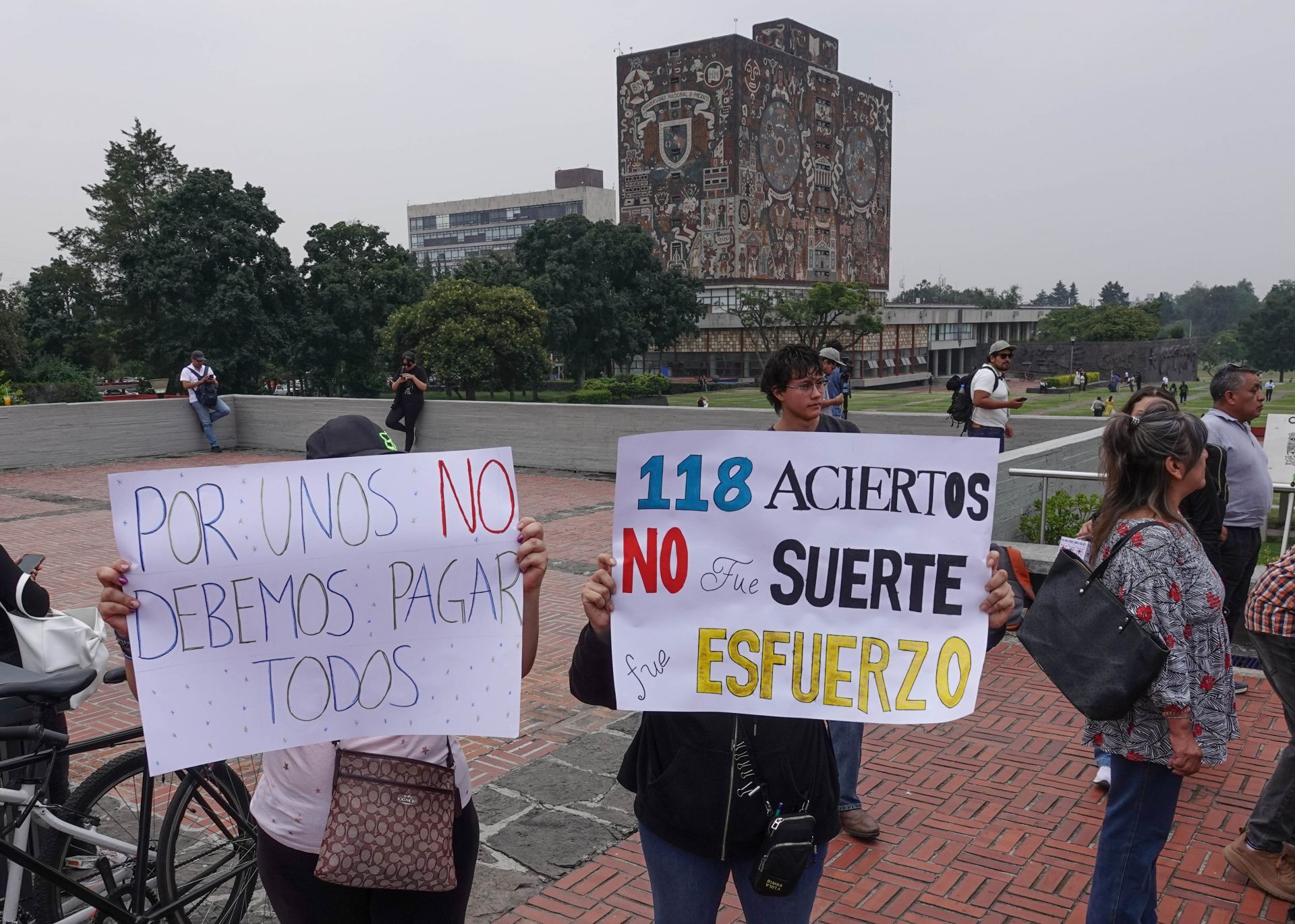 Aspirantes admitidos por la UNAM convocan a marcha para que se respete su lugar