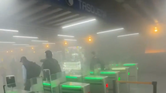 Humo en tren obliga a desalojar la estación Taxqueña del Metro CDMX