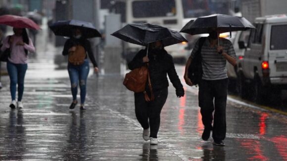 Onda tropical 29 traerá lluvias intensas y riesgo de inundaciones en algunos estados