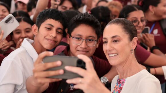 Morena acusa al PRI de “cínico” por propuesta de becas por rendimiento