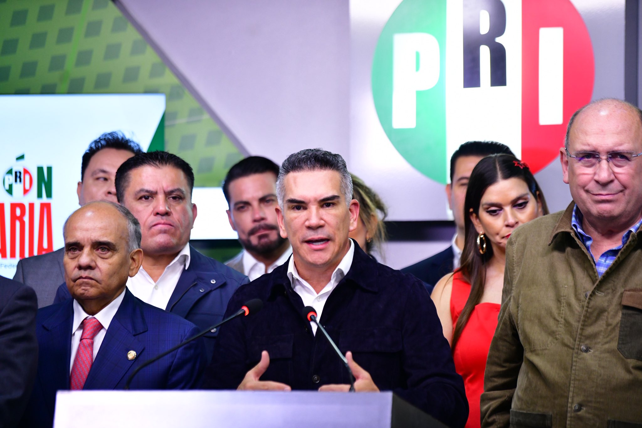 PRI rechaza iniciativa sobre doble nacionalidad y advierte retroceso en derechos políticos
