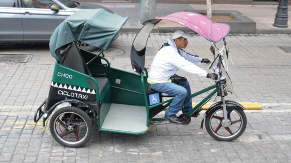 Ciclotaxis en CDMX: Vive entre abusos a usuarios y protestas de operadores