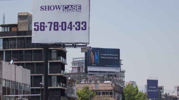 ONGs en alerta por 600 muebles publicitarios en la Ciudad de México