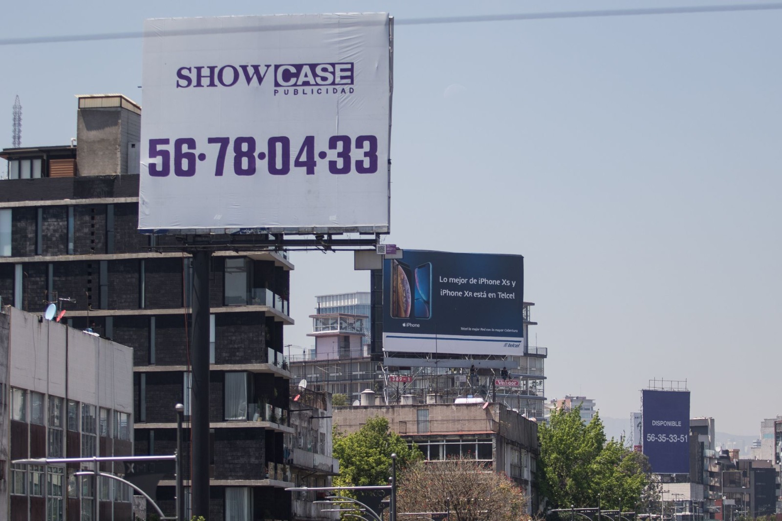 ONGs en alerta por 600 muebles publicitarios en la Ciudad de México