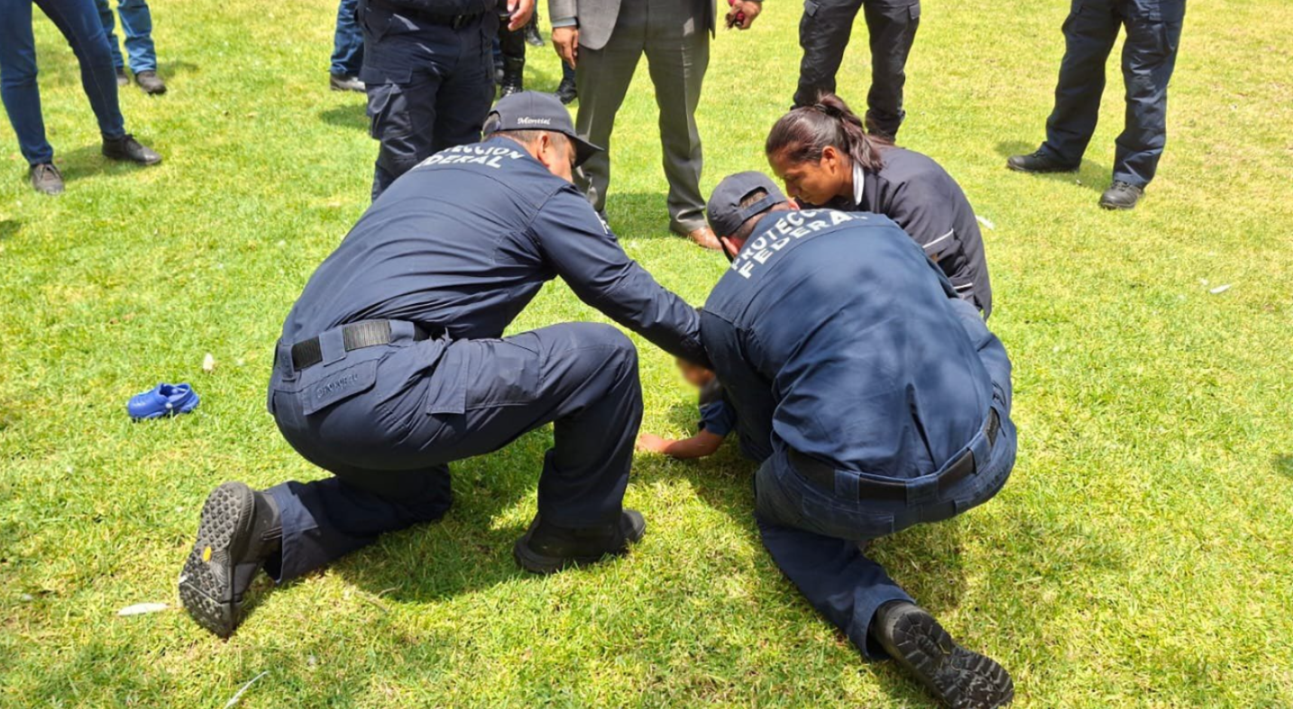 ¡Se viste de héroe! Instructor policial rescata a niño de tres años que cayó a lago en Estado de México