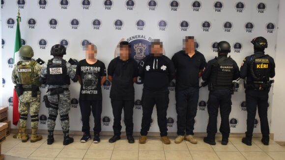 Arrestan a mando policial y a tres agentes en Michoacán; los acusan de desaparición de personas