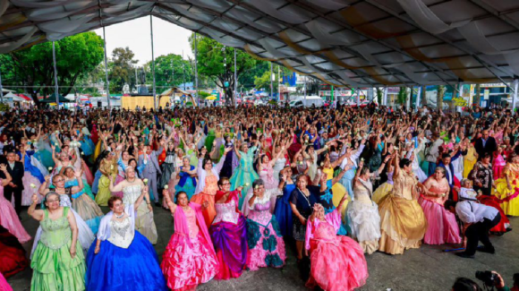 Los XV que llegaron décadas después: Iztapalapa celebra a 456 mujeres mayores de CDMX