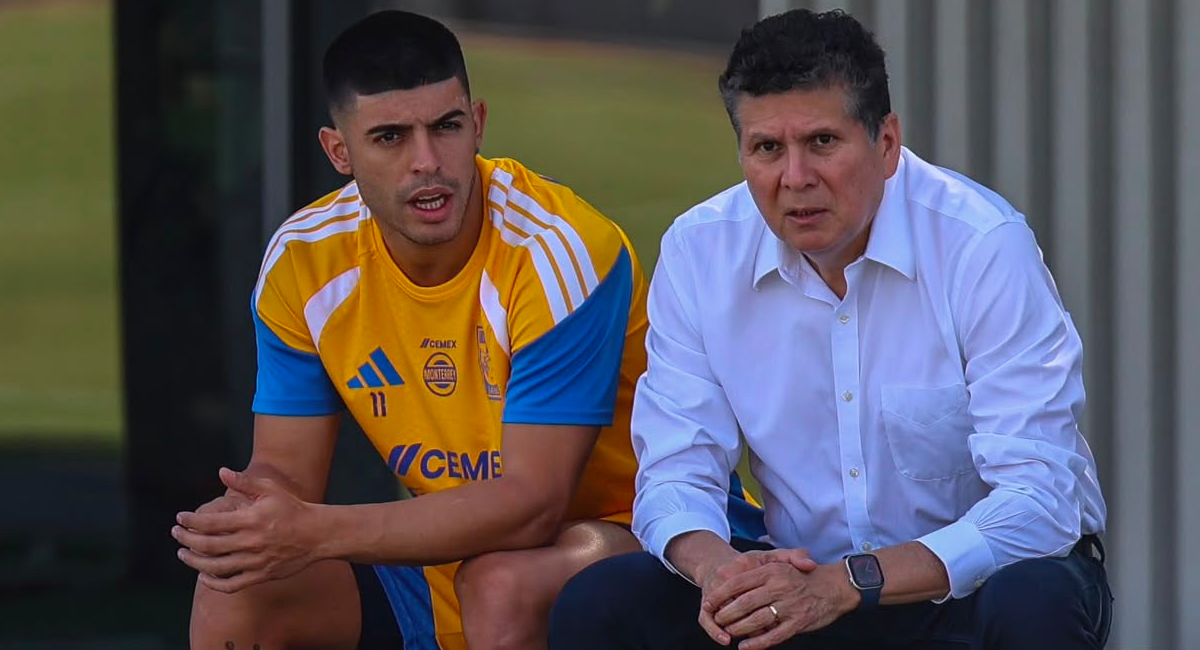 Sostiene Carlos Emilio González diálogo con jugadores de Tigres previo al duelo frente al Atlas