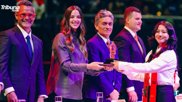 Mariana Rodríguez toma protesta a 5 mil 231 graduados de Conalep Nuevo León