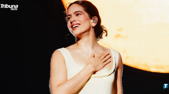 Rosalía presenta el concepto de su gira ‘LUX Tour’ ante el público de la Arena Monterrey