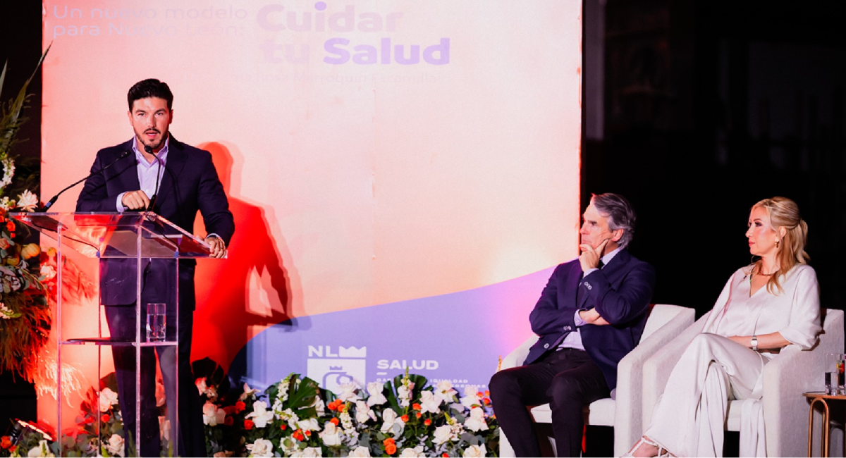Presentan el libro ‘Innovando en Salud’ para documentar el modelo de cobertura médica de Nuevo León