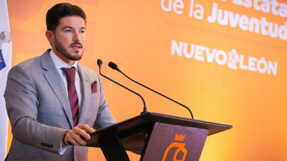 Samuel García entrega con INJUVE el Premio Estatal de la Juventud 2026 a proyectos de NL