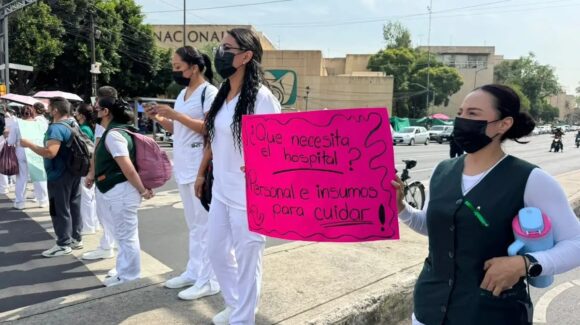 CDMX: Personal del Siglo XXI bloquea Eje 3 Sur por insumos y falta de plantilla