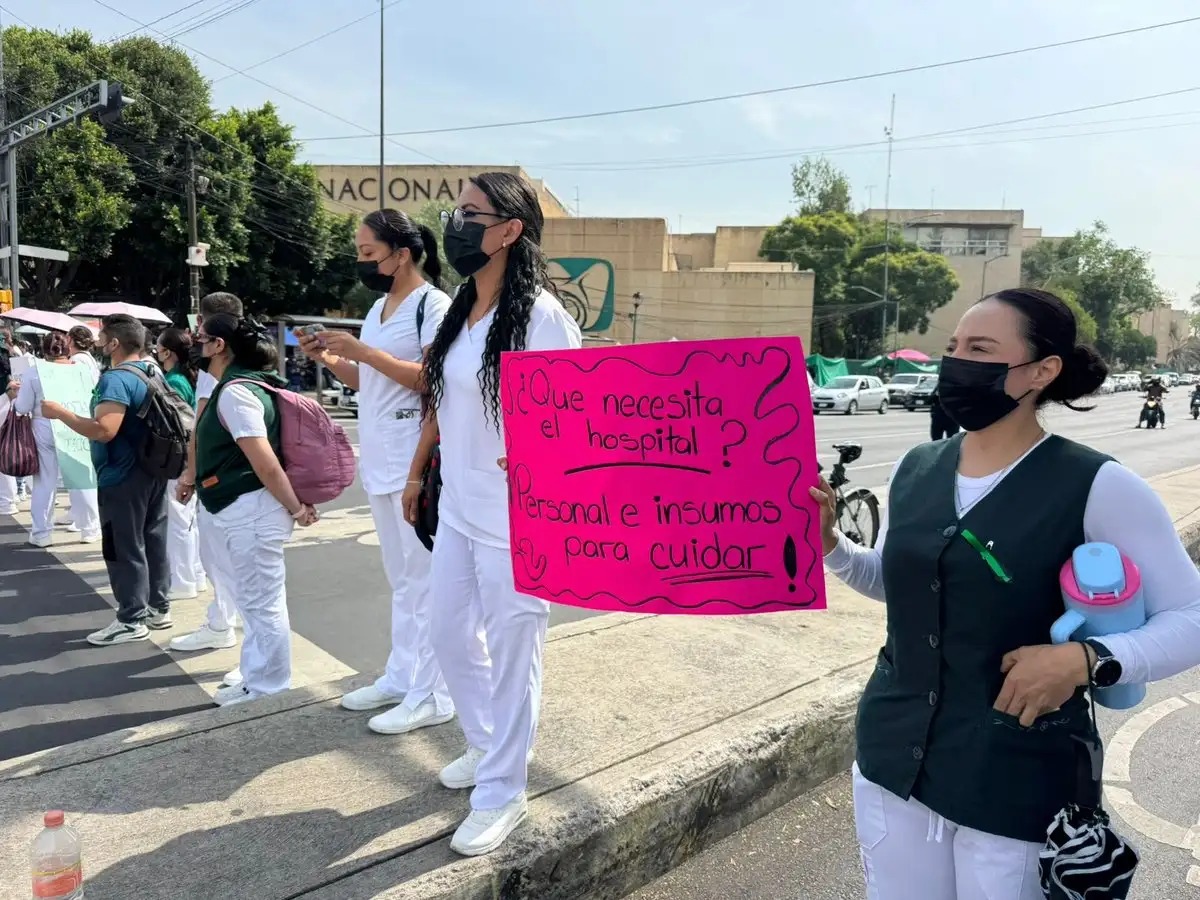 CDMX: Personal del Siglo XXI bloquea Eje 3 Sur por insumos y falta de plantilla