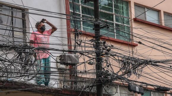 Quitarán cables y postes en desuso en la CDMX para evitar riesgos