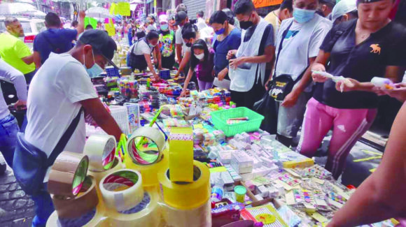 Entrada de útiles chinos golpea ventas en el Centro de Ciudad de México