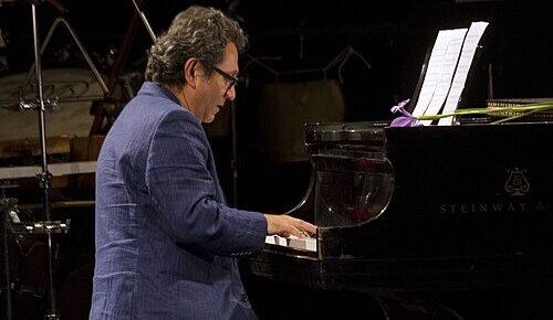El pianista Héctor Infanzón festeja 50 años de carrera con el concierto Andando