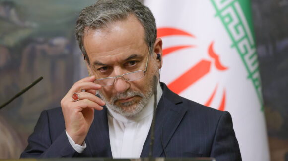 Cancilleres de Irán y de Omán mantienen una conversación telefónica en medio de amenazas de Trump