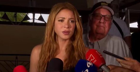 Shakira llega a Chocó por terremoto de 7.4 y se compromete a reconstruir escuelas y universidad tras terremoto