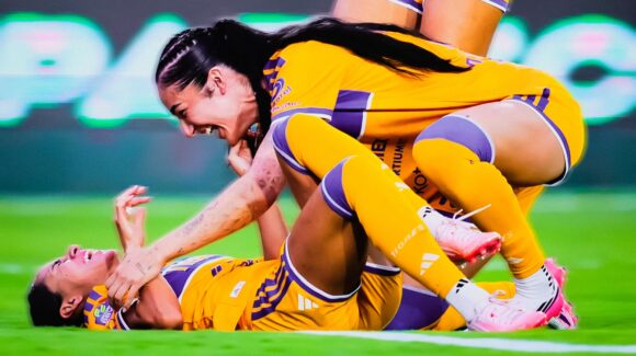Tigres Femenil debuta en el Apertura 2026 con una victoria de 8-0 sobre Puebla FC en el Estadio Universitario