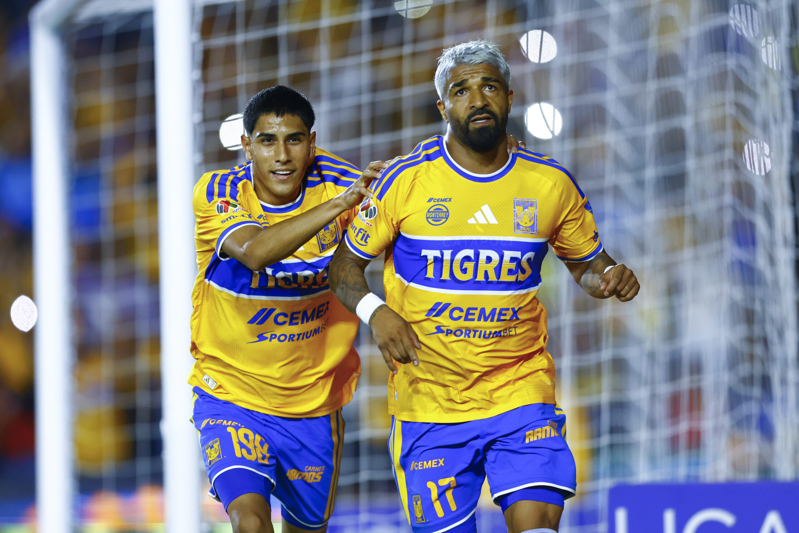Víctor Manuel Vucetich debuta con triunfo en su tercera etapa al frente de Tigres