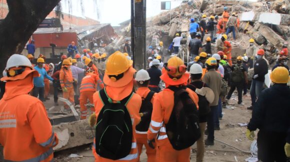 Topos Aztecas llegan a Colombia para realizar labores de rescate tras terremoto 7.4