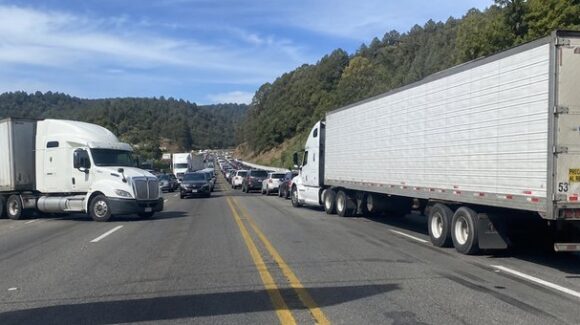 Transportistas advierten paro carretero nacional en septiembre por retenes e inseguridad en Veracruz