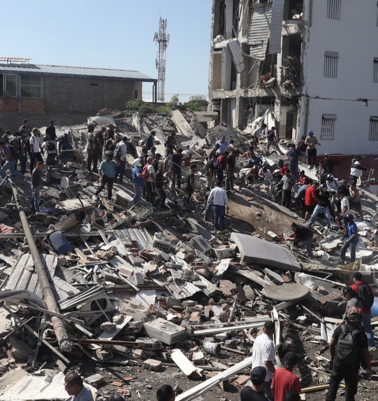 Venezuela actualiza cifra de fallecidos tras doble terremoto; van 6,300 muertos