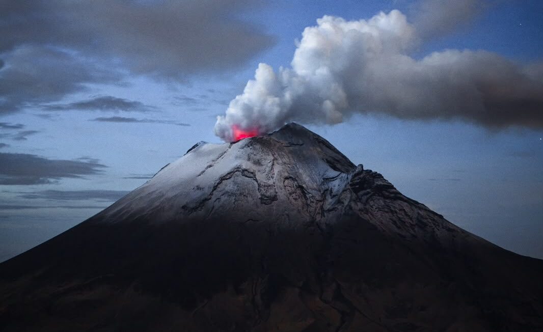 Popocatépetl registra explosiones; alertan por posible caída de ceniza en CDMX
