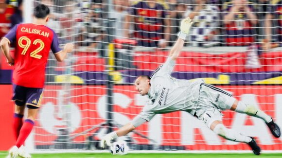 Tigres muestra mejoría futbolística en EU y se impone en penales ante Real Salt Lak