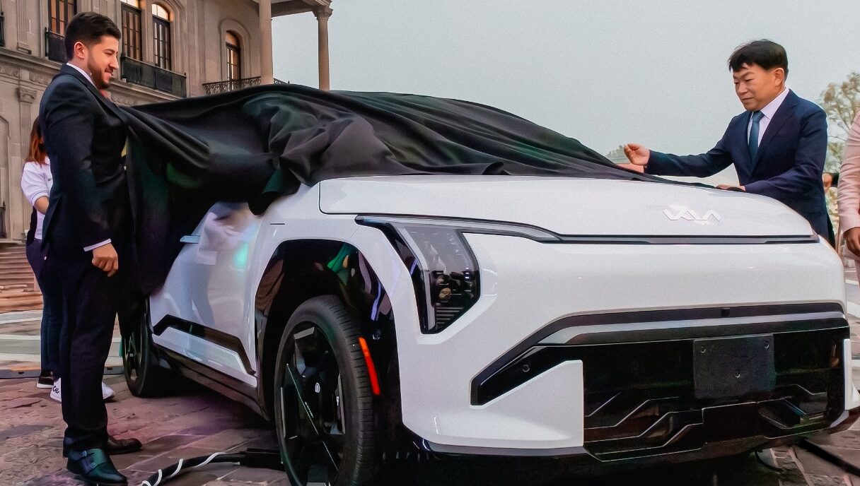 Develan en Nuevo León el primer vehículo 100% eléctrico fabricado en la entidad
