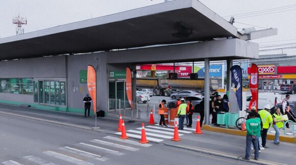 Gobierno de NL y CEMEX México avanzan en rehabilitación peatonal de estaciones de Ecovía