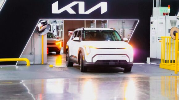 NL: KIA inicia en Pesquería la producción de su primer vehículo 100% eléctrico