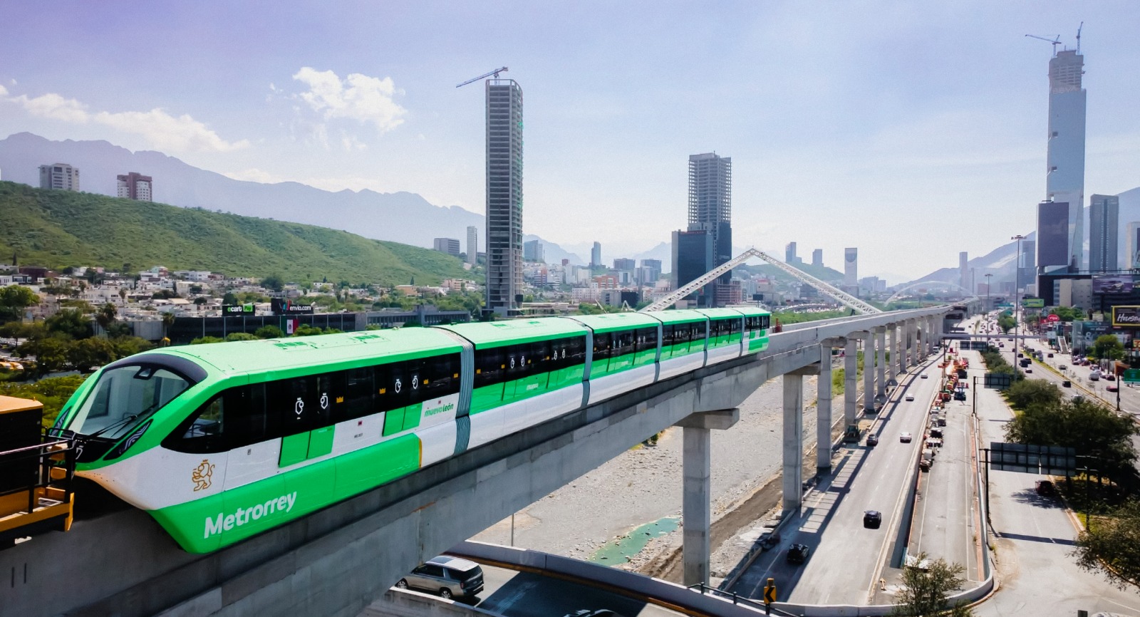 Obras del monorriel de Nuevo León alcanzan 94% de avance en la construcción de sus estaciones
