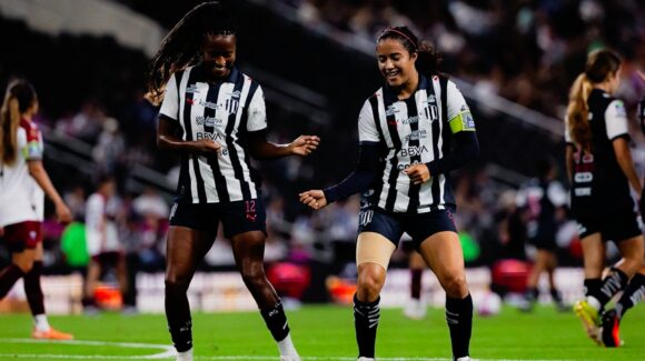 Rayadas afianzan su paso perfecto al superar 3-1 al Atlante en el Estadio BBVA