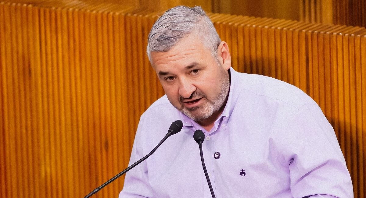 Javier Caballero promueve padrón de casas abandonadas y restitución de pensiones en el Congreso de Nuevo León