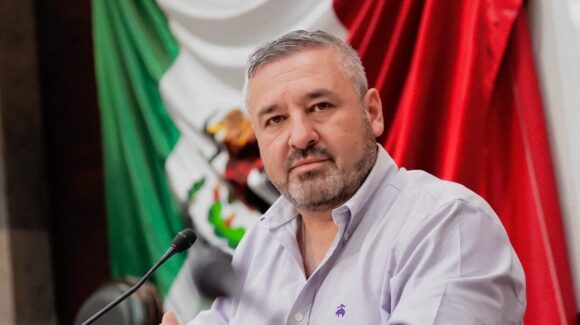 Javier Caballero promueve padrón de casas abandonadas y restitución de pensiones en NL