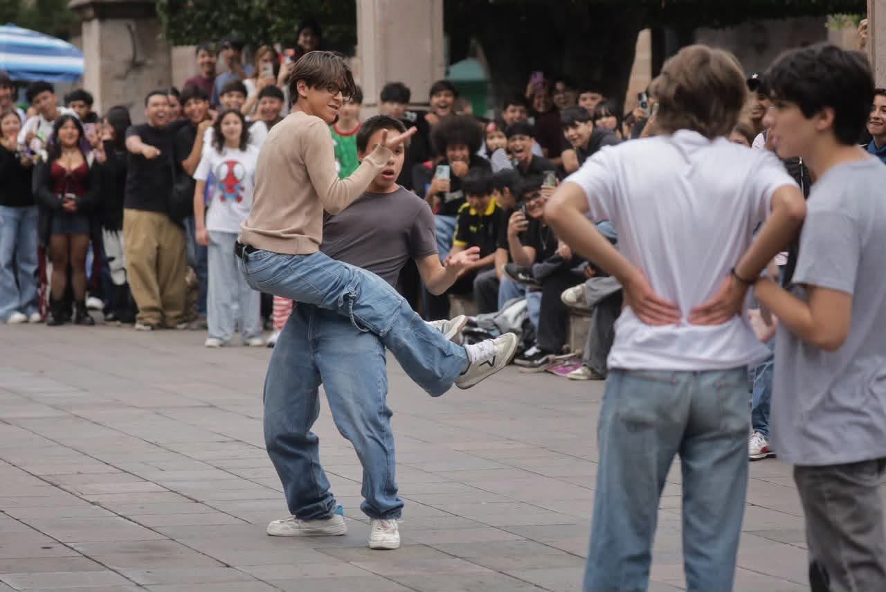 Farmear aura: Centennials convierten el carisma en puntos