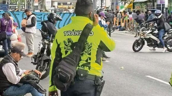 Financiamiento propio: Policías pagaron de su bolsillo uniformes con ajolote de ‘México 2026’