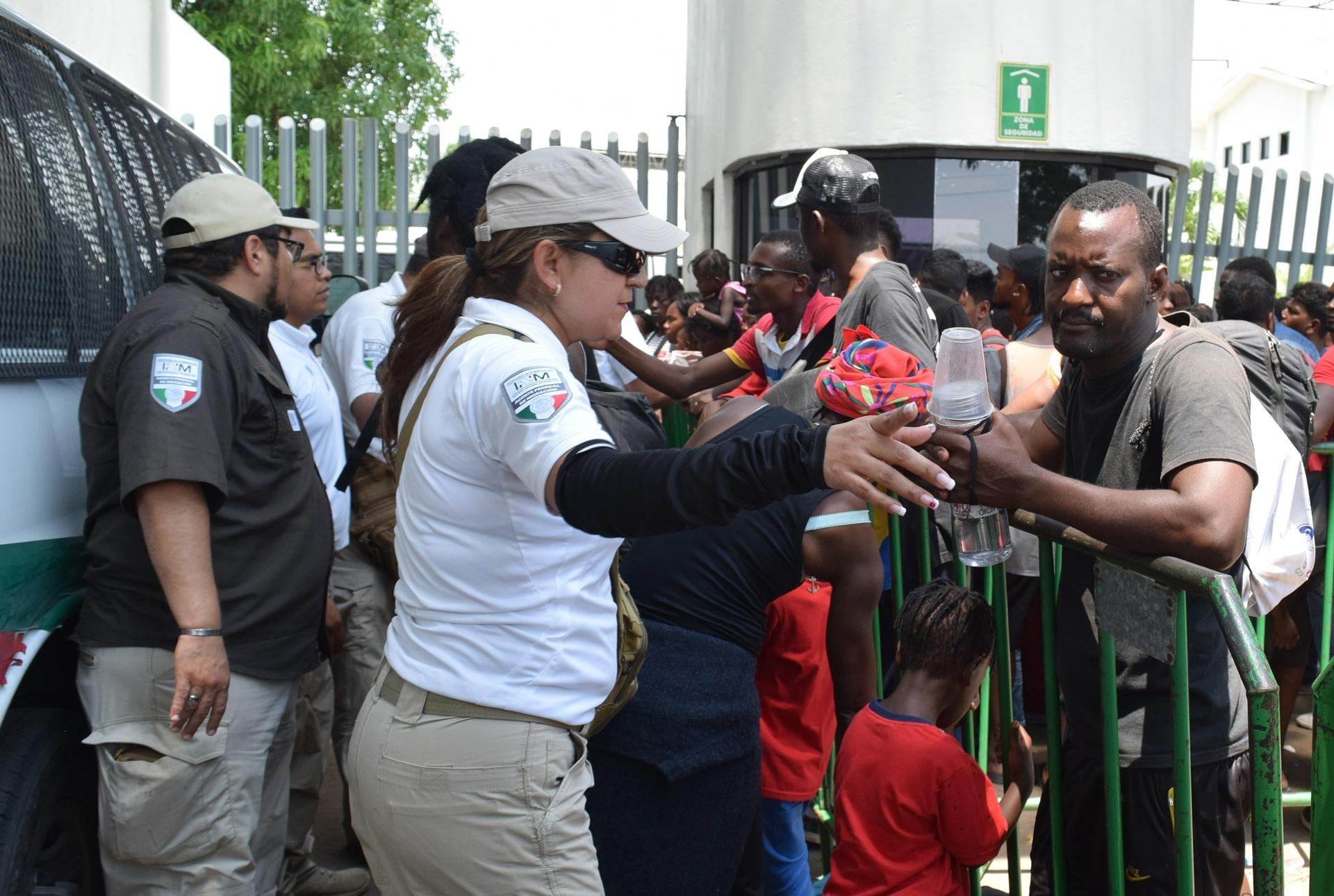 Migrantes cubanos incendian la estación Siglo XXI, en Chiapas, tras conocer que serían deportados