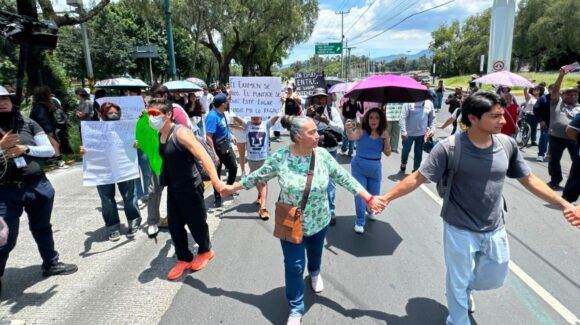 Aspirantes a la UNAM bloquean avenida Insurgentes Sur; exigen respuesta del rector