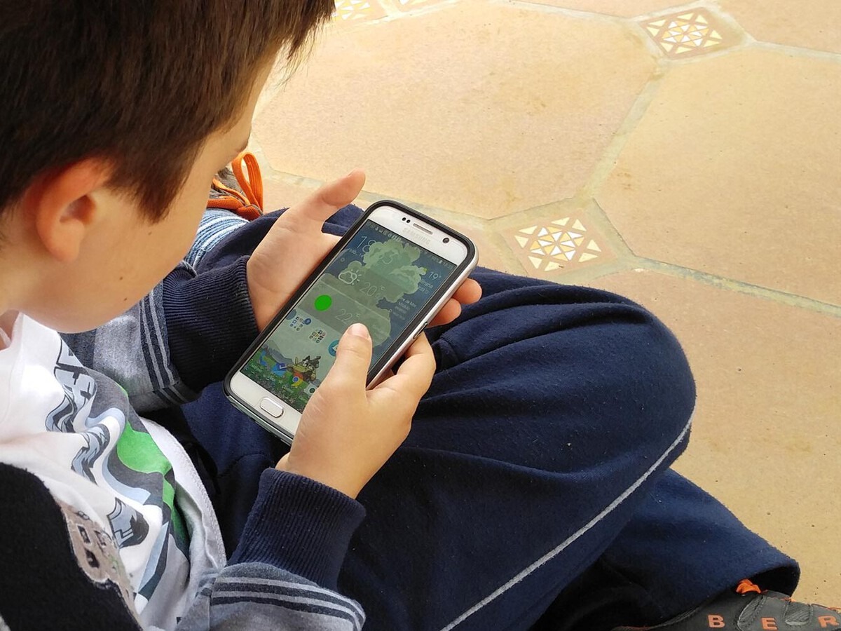 Gobierno de la CDMX alista plan para regular uso de celulares en niños