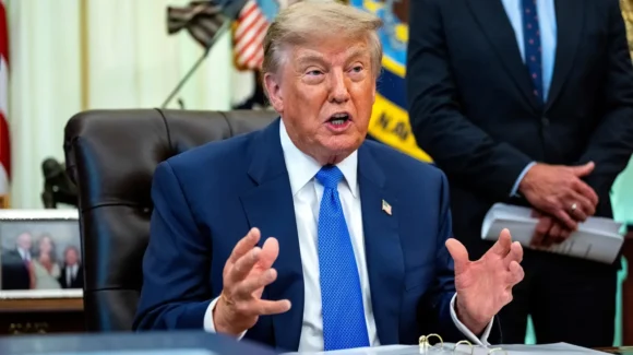 Donald Trump afirma que no hay diálogo con Irán y que el Estrecho de Ormuz está abierto